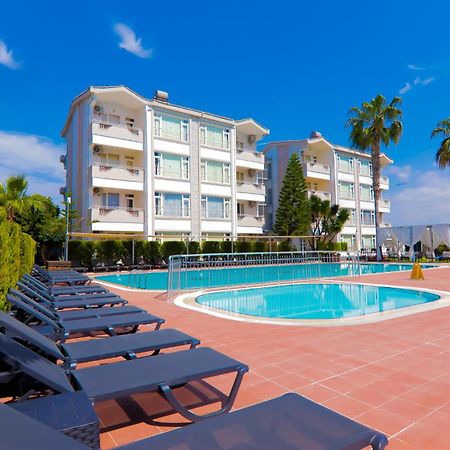 New Garden Hotel Side Exterior photo