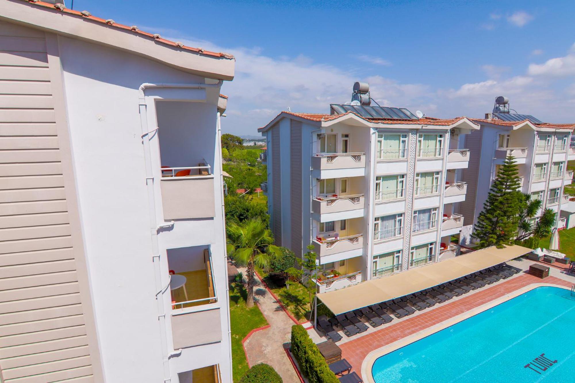 New Garden Hotel Side Exterior photo
