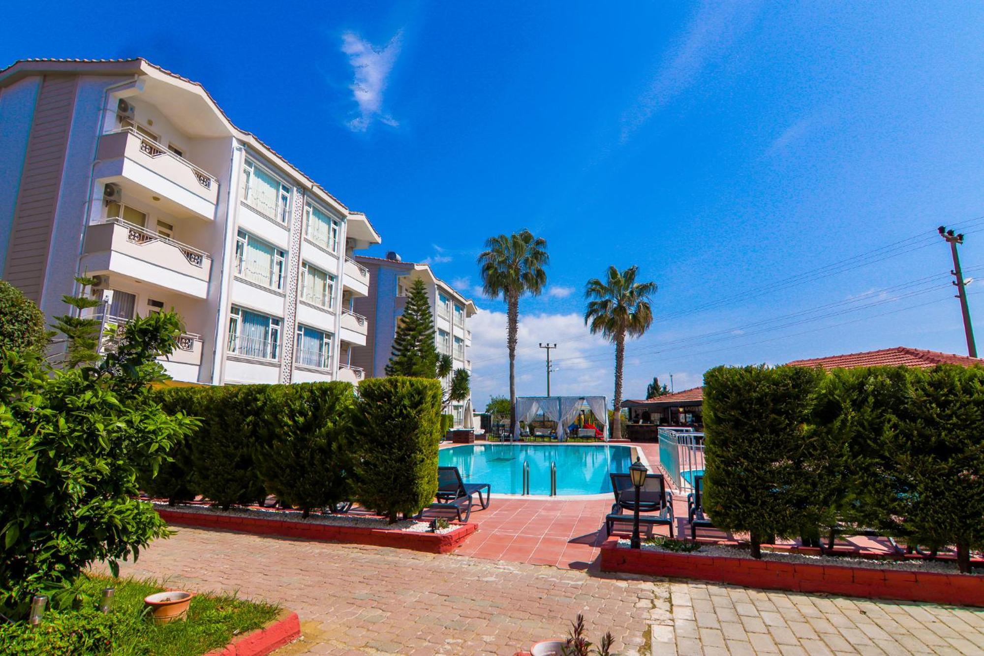 New Garden Hotel Side Exterior photo