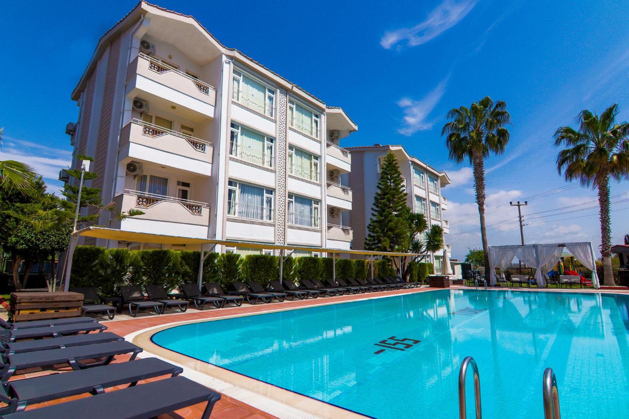 New Garden Hotel Side Exterior photo