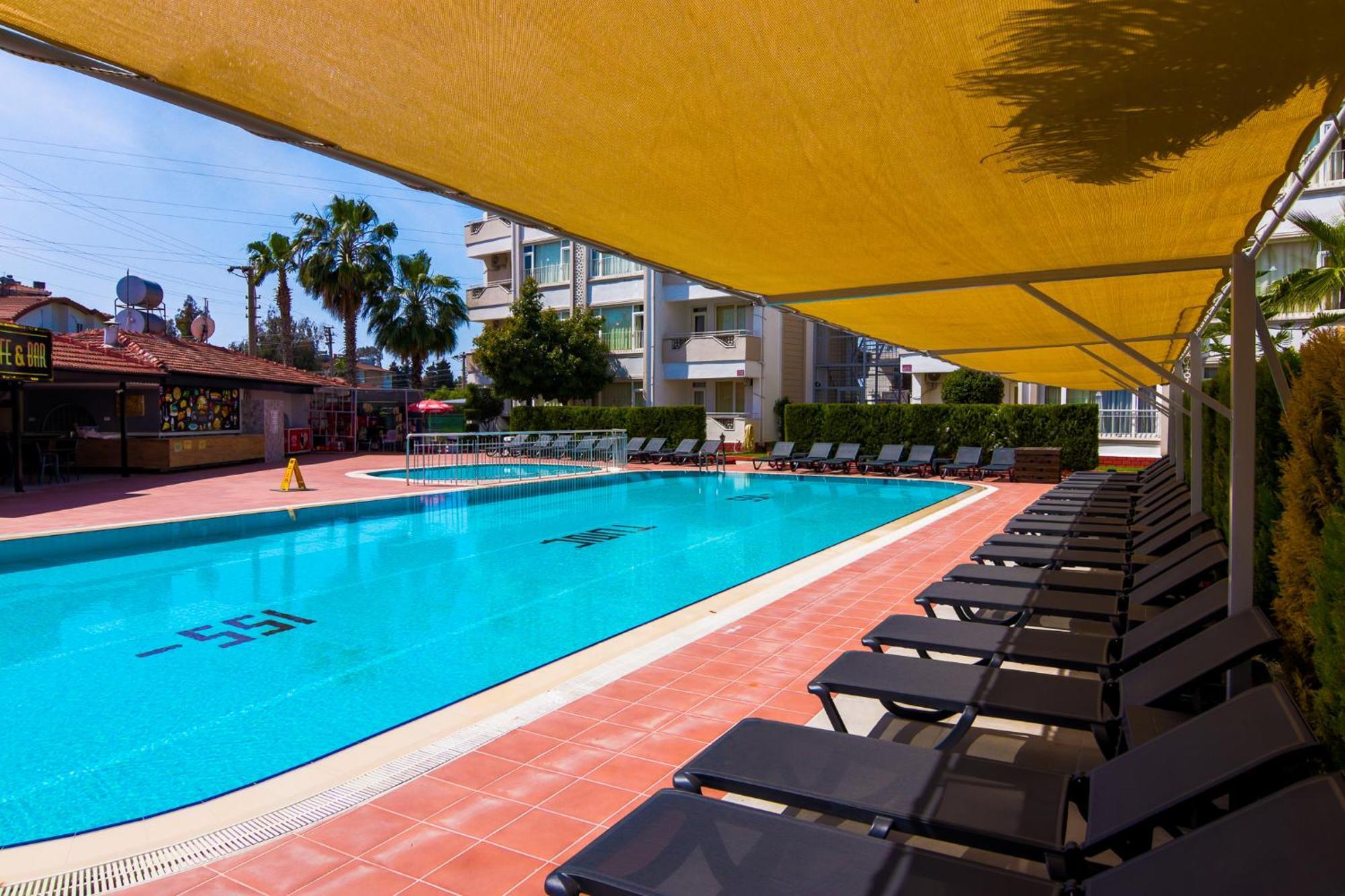 New Garden Hotel Side Exterior photo